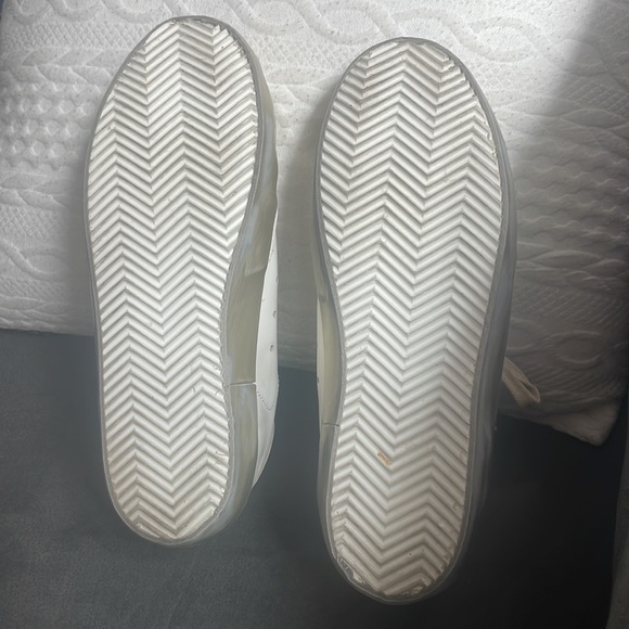 LIKE NEW Golden Goose Sneakers - Picture 4 of 8